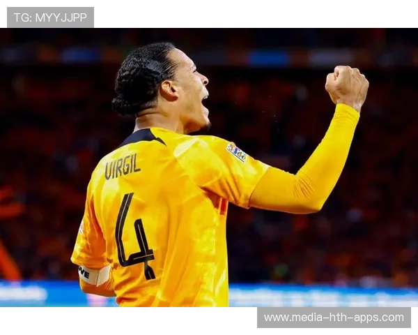 范戴克底线拦截传中，顺势大脚解围化解危机