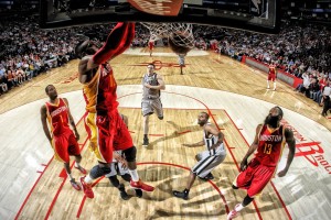 华体会登陆-球员在社交媒体上与球迷互动引发好评，球星与球迷互动