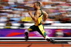 hth体育-史诗级对决：杜兰特vs詹姆斯，谁是更强的“赛场王者”？