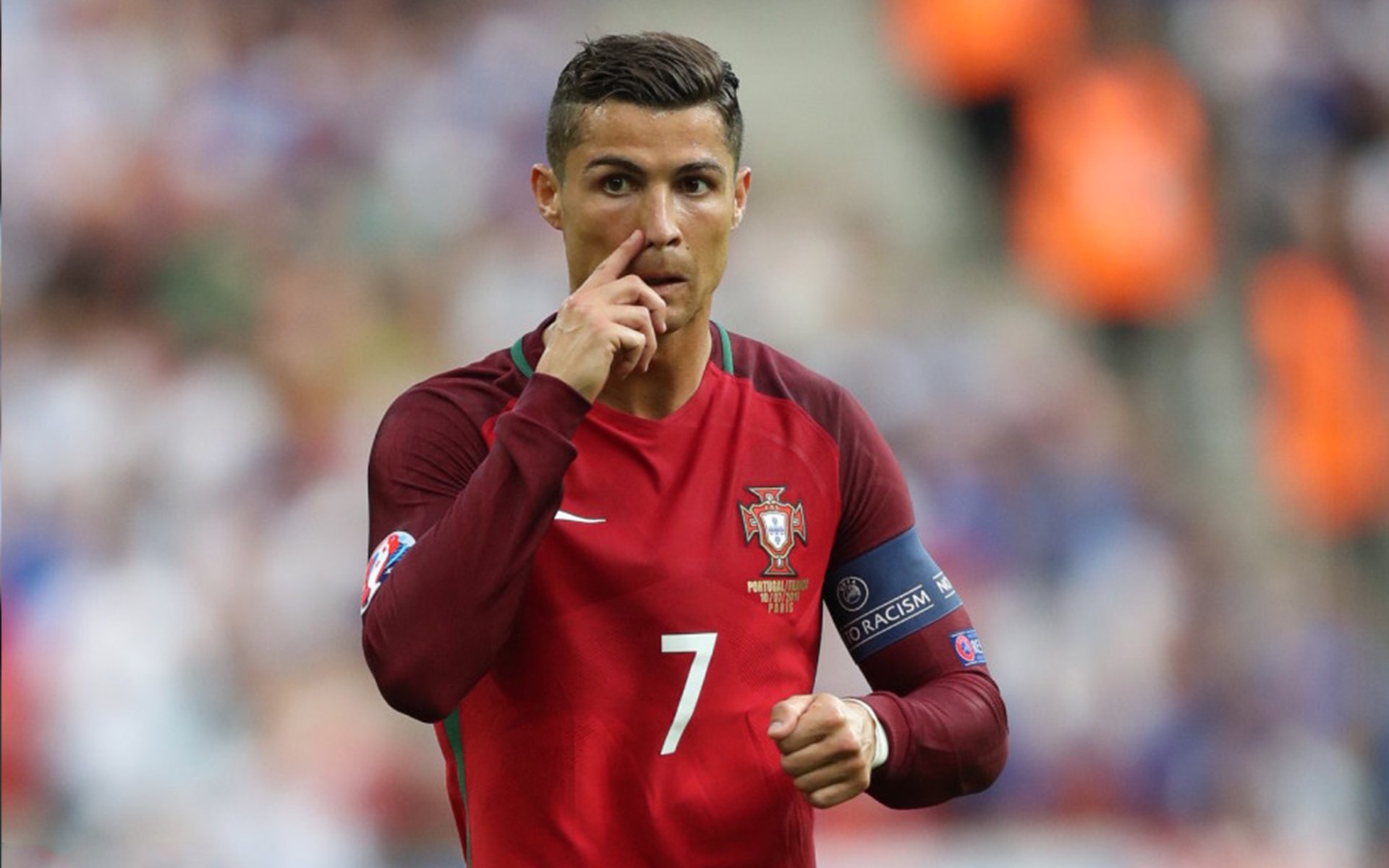 球迷疯狂支持，现场气氛点燃激情！，球迷欢呼视频